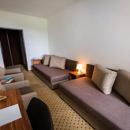 Kaluža Hotel Merkur מראה חיצוני תמונה