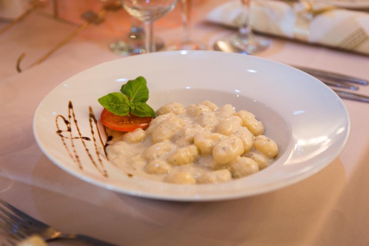 Kaluža Hotel Merkur מראה חיצוני תמונה