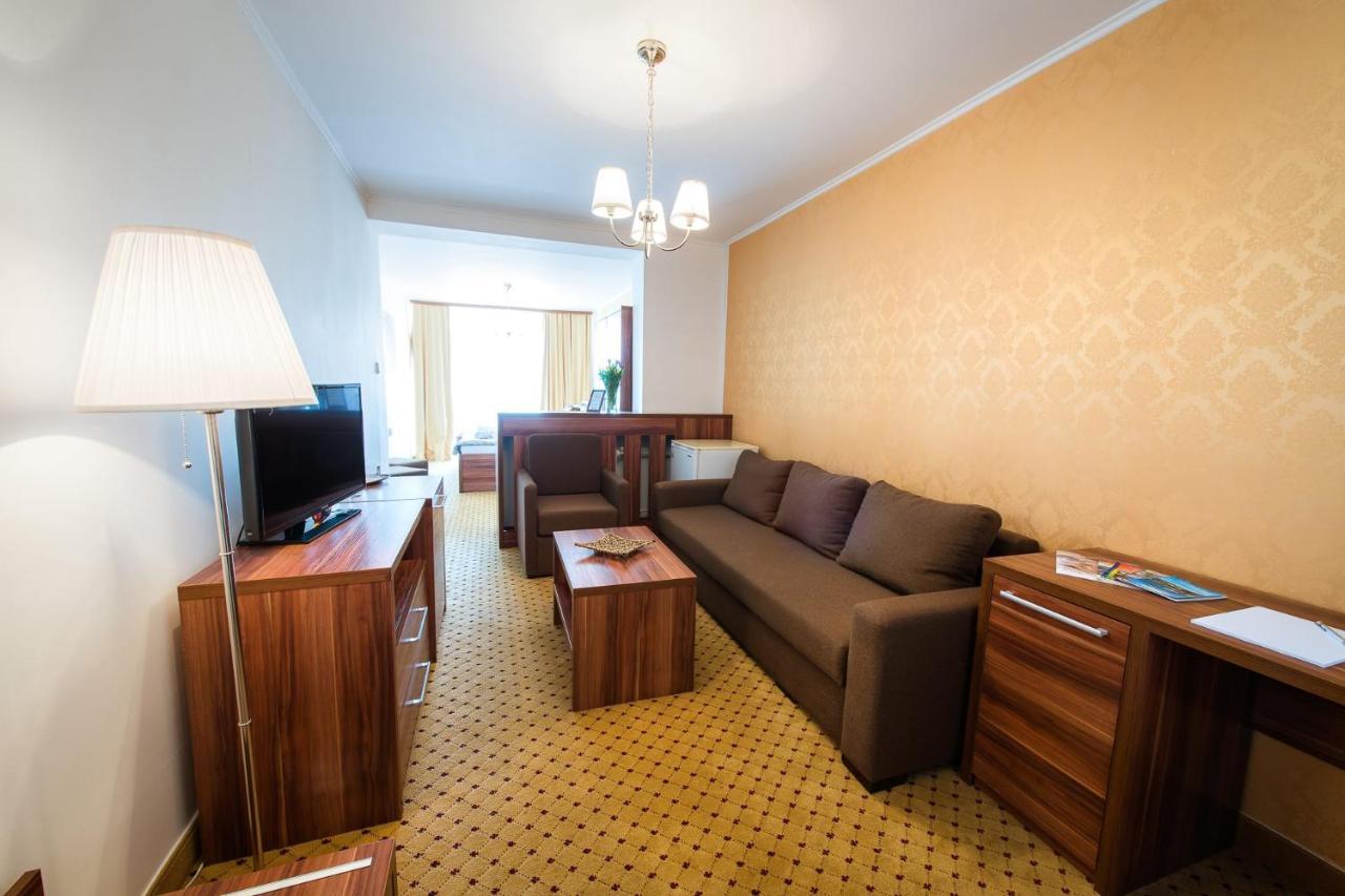 Kaluža Hotel Merkur מראה חיצוני תמונה