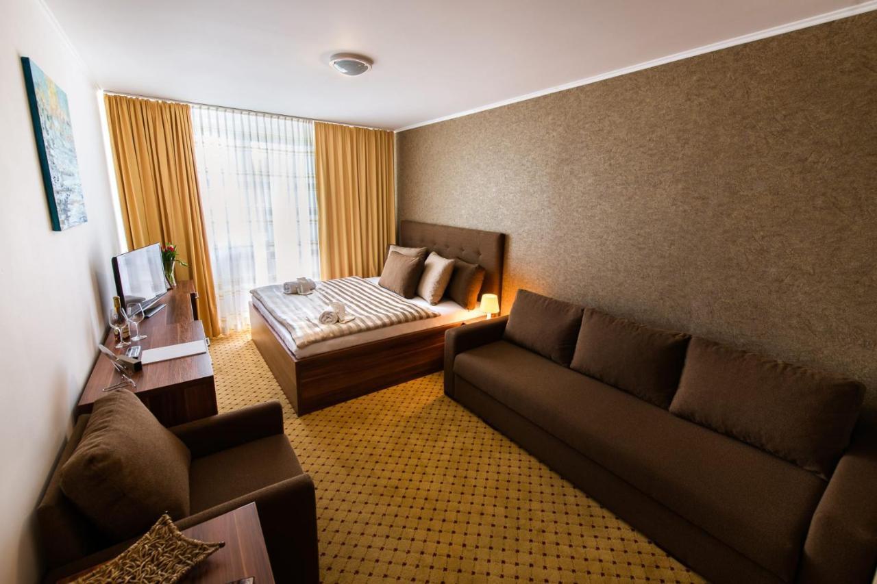 Kaluža Hotel Merkur מראה חיצוני תמונה