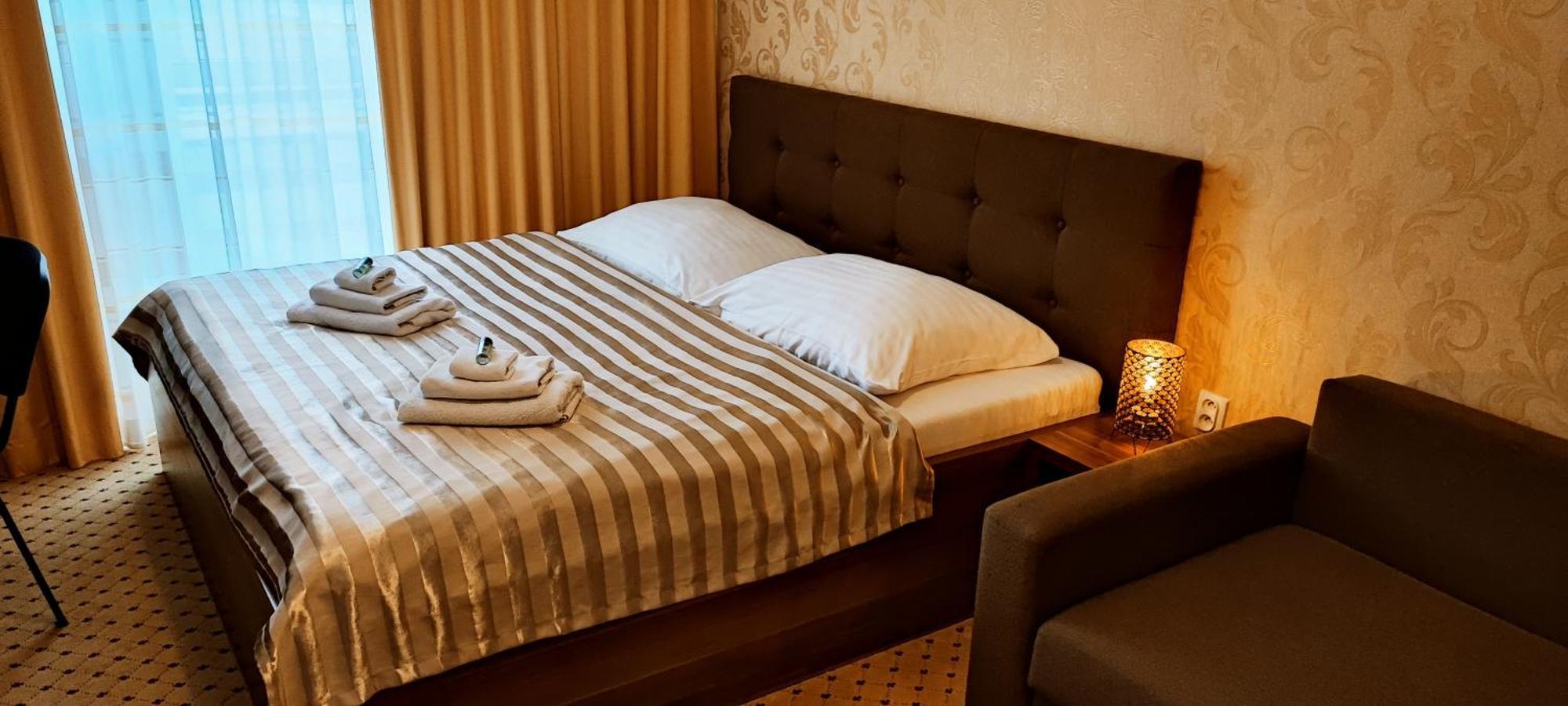 Kaluža Hotel Merkur מראה חיצוני תמונה